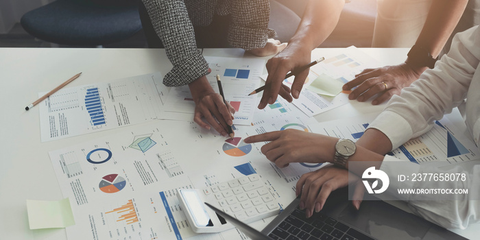 Group of business people meeting together Pointing to the graph assess business profits.