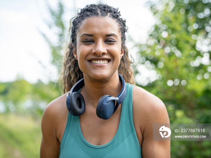 Portrait of smiling woman looking at camera