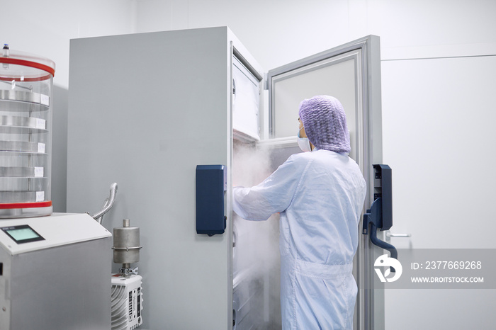 Scientists work in the laboratory. Remove the biomaterial from the freezer