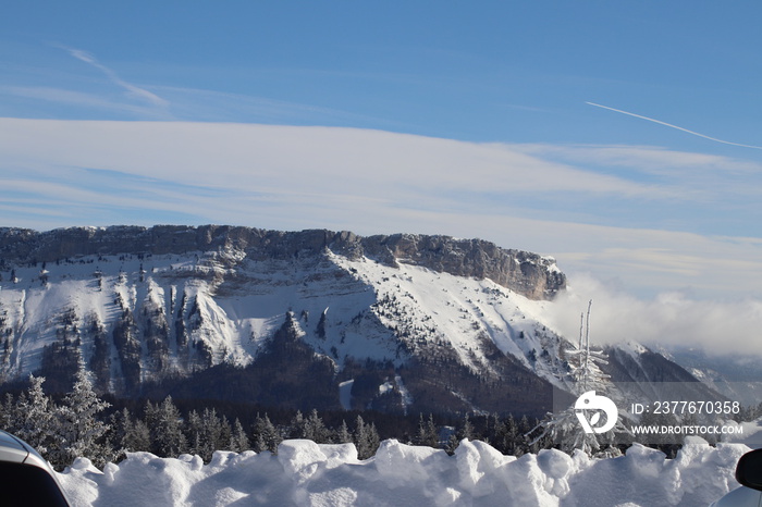 MONTAGNE - LE MONT REVARD SOUS LA NEIGE - MASSIF DES BAUGES - SAVOIE