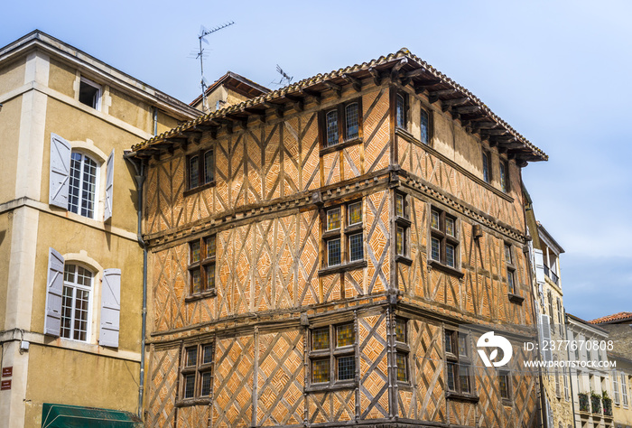 Maison médiévale à Auch dans le Gers en Occitanie, France