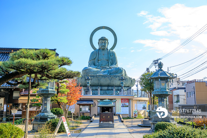 秋の高岡大佛　富山県高岡市　Takaoka Daibutsu in Autumn. Toyama Prefecture, Takaoka city.