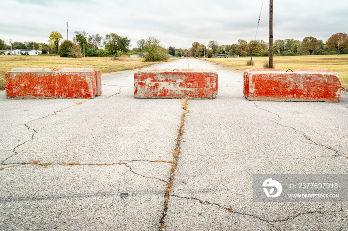 Heavy concrete roadblocks