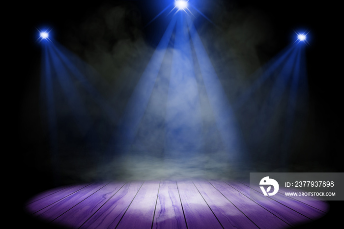 舞台上的蓝紫色灯光和地板木烟雾