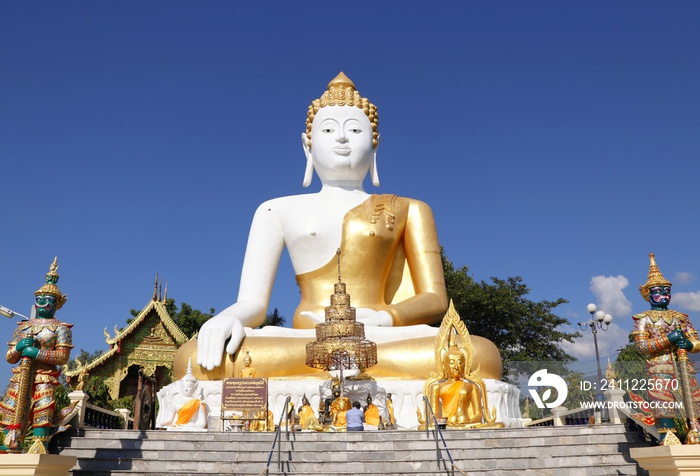 golden buddha statue, Wat Phra That Doi Kham, chiang mai, thailand