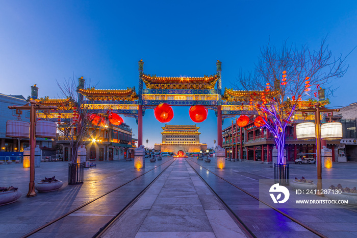 北京前门大街牌坊正阳门箭楼夜景