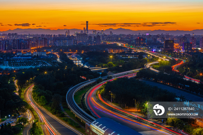 远眺夕阳下的国贸CBD中央商务区中国尊