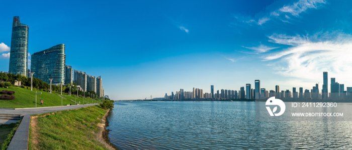 长沙湘江沿岸建筑群风光全景图