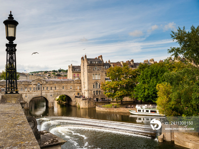 Pulteney Bridge over the River Avon, Bath, Avon & Somerset, England, United Kingdom, Europe