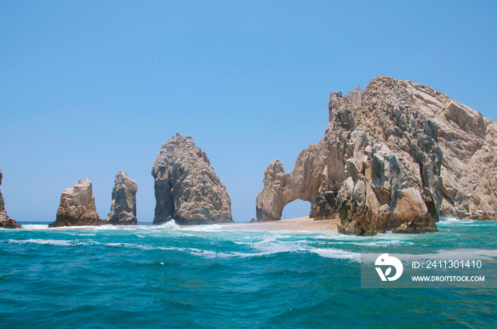 El Arco de Cabo San Lucas in low tide.