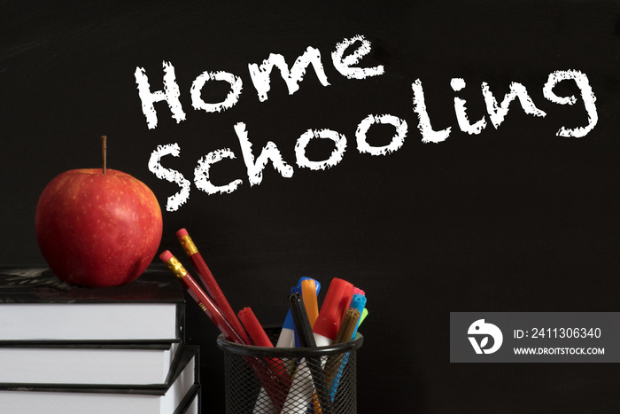 Schule, Tafel und Home Schooling