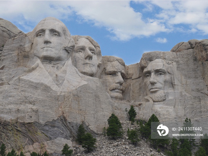 Famous culpture of four former United States presidents at Mt Rushmore, South Dakota.