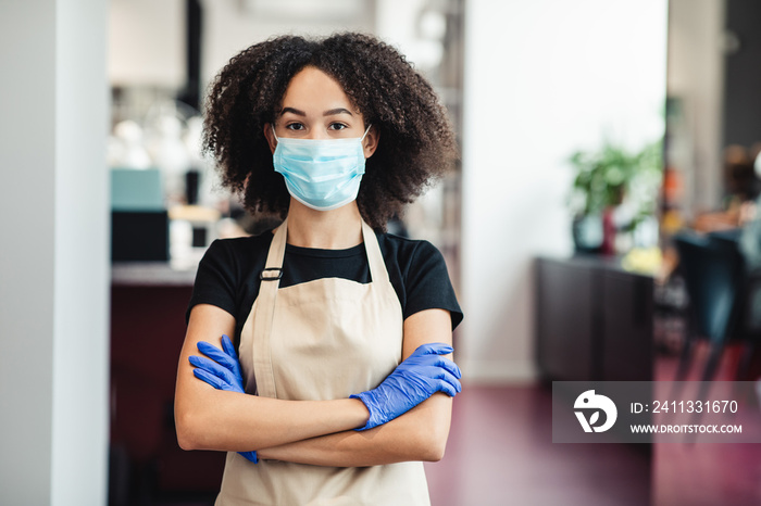 African american girl hairdresser in protective mask posing at salon