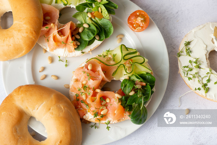 bagels with salmon and cucumber