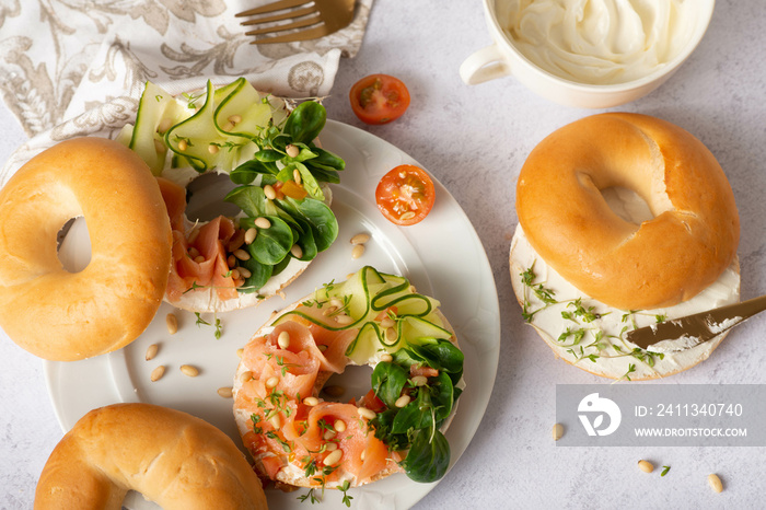 bagels with salmon and cucumber