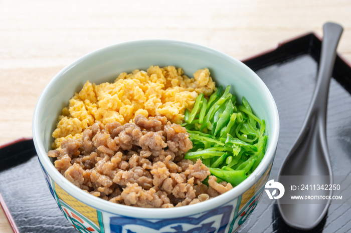 鶏そぼろ丼