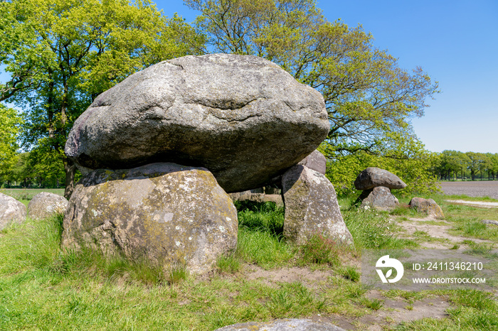 Hunebedden on the Assen-Groningen, A dolmen is a type of single-chamber megalithic tomb, Usually consisting of two or more vertical, It is the only hunebed in the Dutch province, Drenthe, Netherlands.