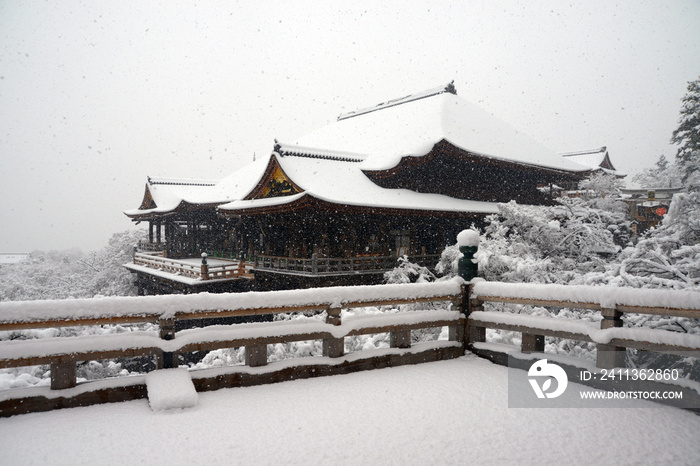 雪の清水寺　本堂　京都市東山区