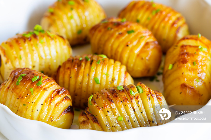 Hasselback potatoes with additional herbs and spices. In Turkey, fan potatoes are known as baked sliced potatoes. (Turkish name; firinda patates, yelpaze patates)