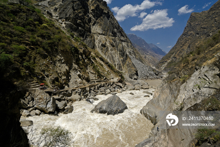 Tiger Leaping Gorge (Hutiao Xia) on the Jinsha River, a tributary of the Yangtze River, Yunnan Province, China