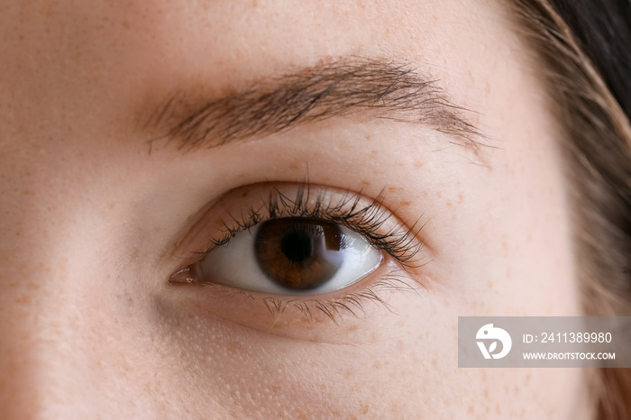 Young woman with brown eyes, closeup