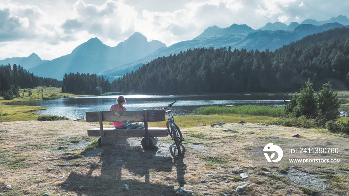 Lonely girl remarries on a bench during a bike ride