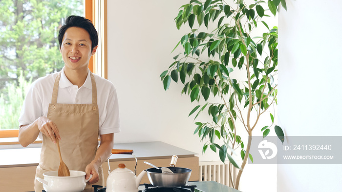 料理をする男性