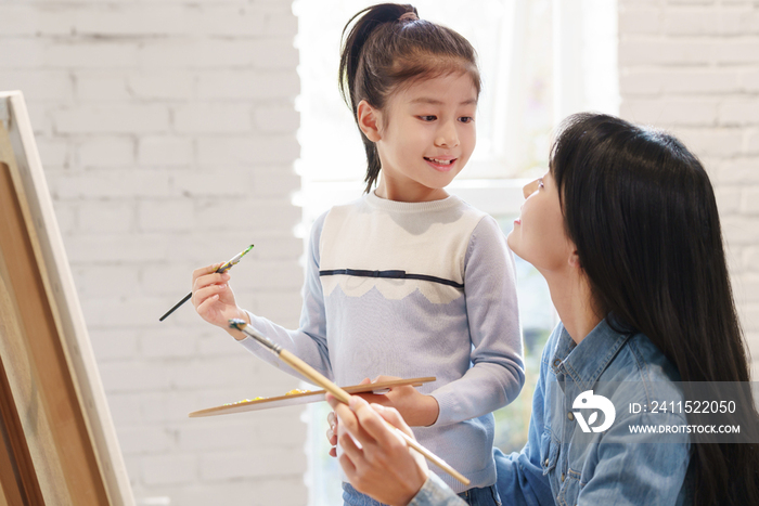 家教老师辅导小学生学习绘画