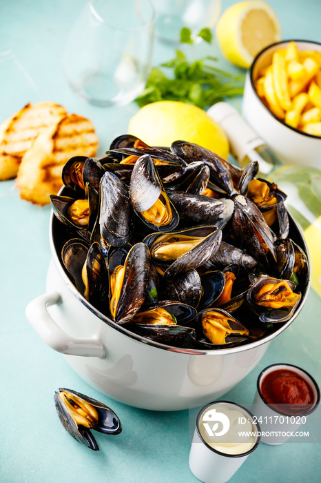 Belgian mussels in white wine with lemon, herbs, croutons and french fries