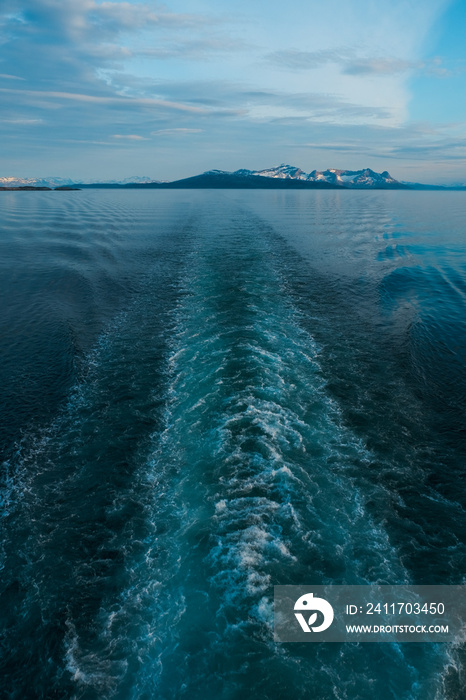 Cruise Ship’s Wake , Norwai ship. road to the dream