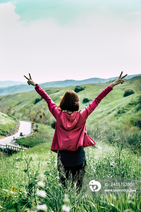 woman travel alone.