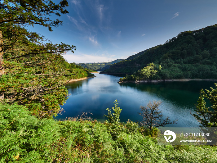 Embalse de Añarbe desde Navarra cerca de Goizueta