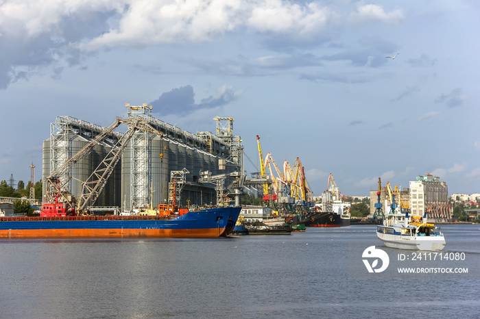 Elevating complex for transshipment of grain and oilseeds as part of a reloading terminal. Transportation of agricultural products and port cranes