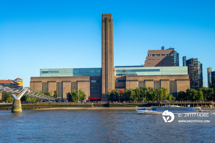 landscape of the southern bank of river thames