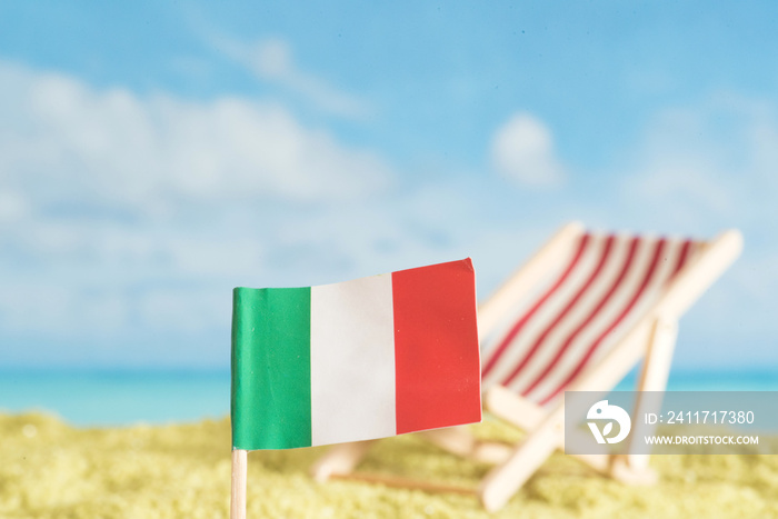 Italienische Flagge, Strand und Urlaub in Italien