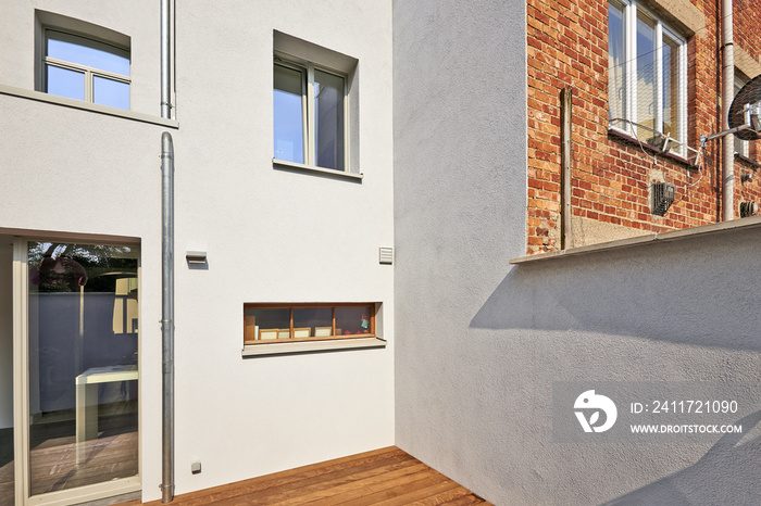 Construction of a new facade in courtyard  from old house