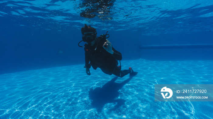 student doing scuba diving classes learning hover and buoyancy