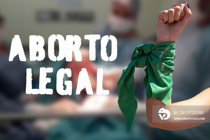 Raised fist with a green scarf alluding to Abortion and a text in Spanish that says Legal Abortion.