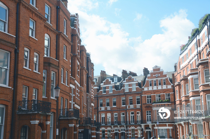 the luxury district of Kensington is characterized by elegant Georgian residences and luxurious buildings.