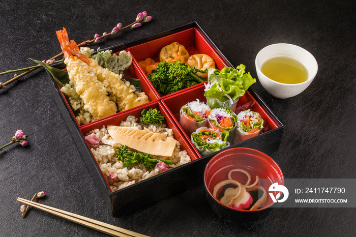 行楽弁当　 Food of good holiday making lunch box