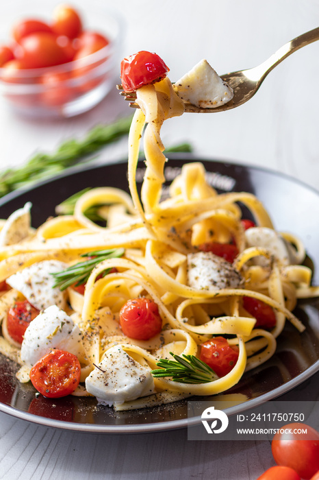 pasta with tomato and cheese