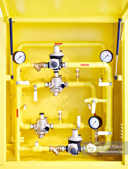 Gas equipment pipes, pressure gauges and valves