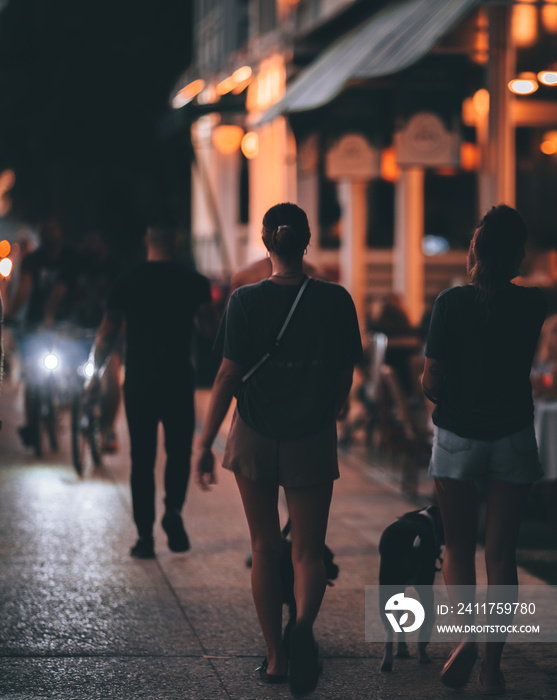 people walking in the city sunset night restaurants