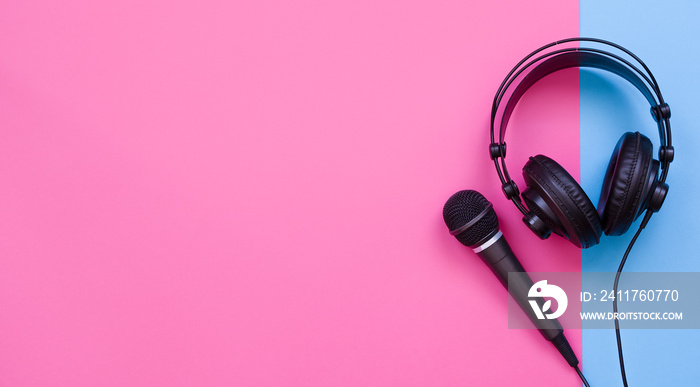 Microphone and headphone on a light purple background