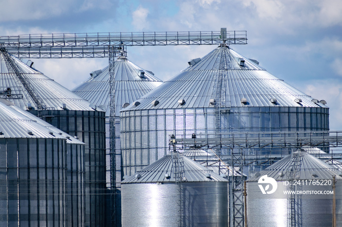 Grain elevator silos