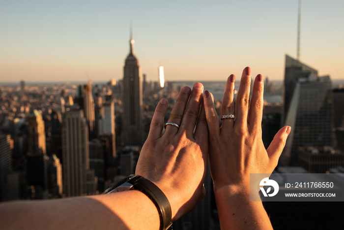 Hands with weeding rings with the Empire State in the background