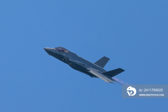 F-35 Lightning II  approaching in beautiful light