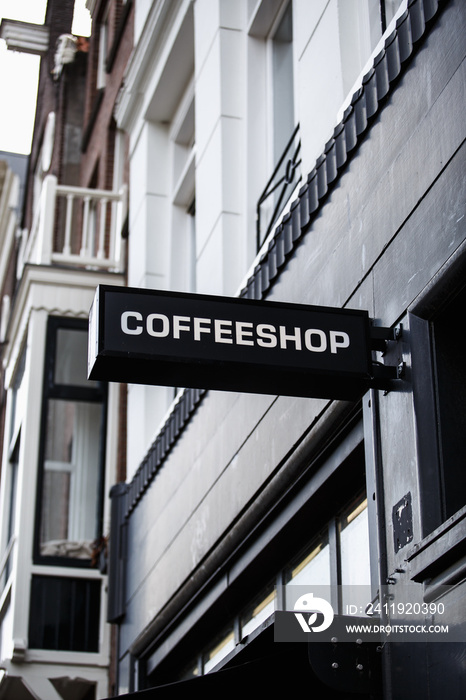 阿姆斯特丹入口处的咖啡店横幅
