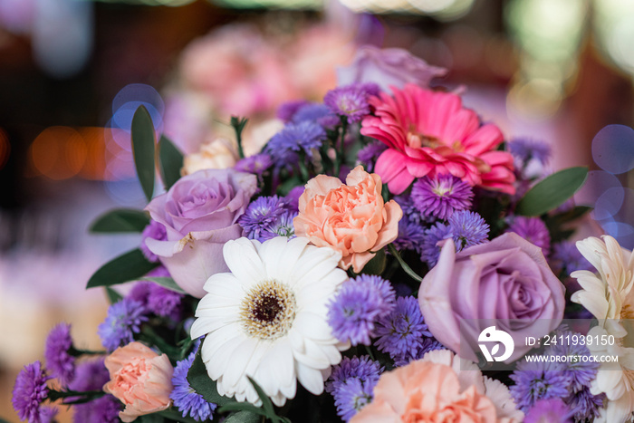 hermosa decoración de mesa con flores en una fiesta