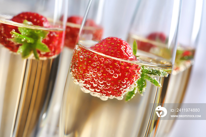 Glasses of delicious wine with strawberry, closeup